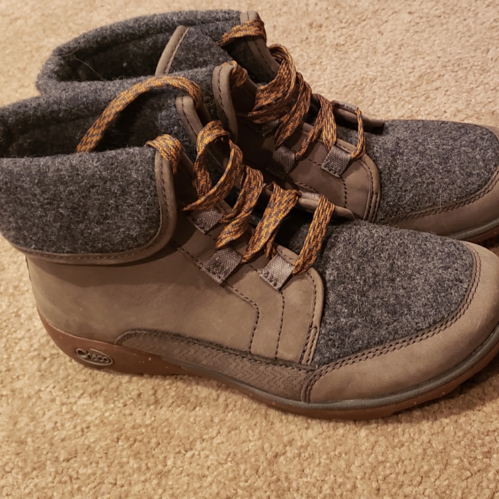 Chaco Barbary sz 8 olive and grey